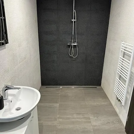 75m2 Klid Priroda Pro Rodinu * 프라하