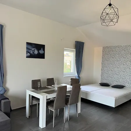 75m2 Klid Priroda Pro Rodinu 아파트